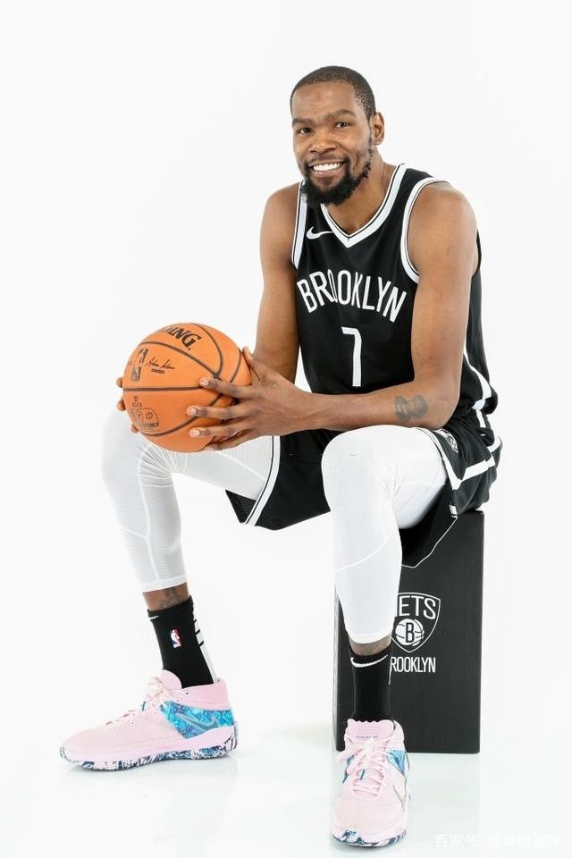 现出明显的 现出明显的